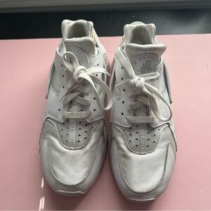 Nike Women’s Air Huarache Size 9
